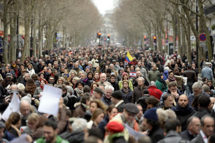 İfade özgürlüğü ve birlikte yaşam için yüz binler Paris sokaklarında